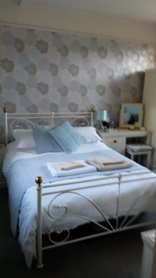 Ashbourne House Bed and Breakfast Sheringham Esterno foto
